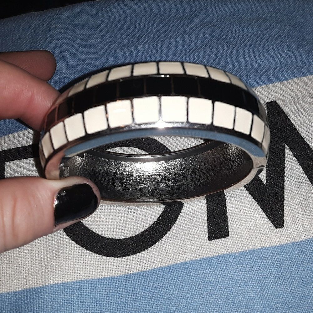Enamel inlaid hinged bangle 